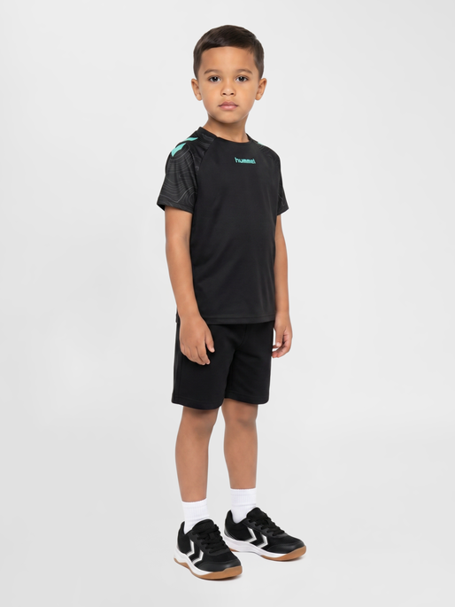 hmlBLAZE 2.0 TRAINING JERSEY KIDS, BLACK/POOL BLUE, model