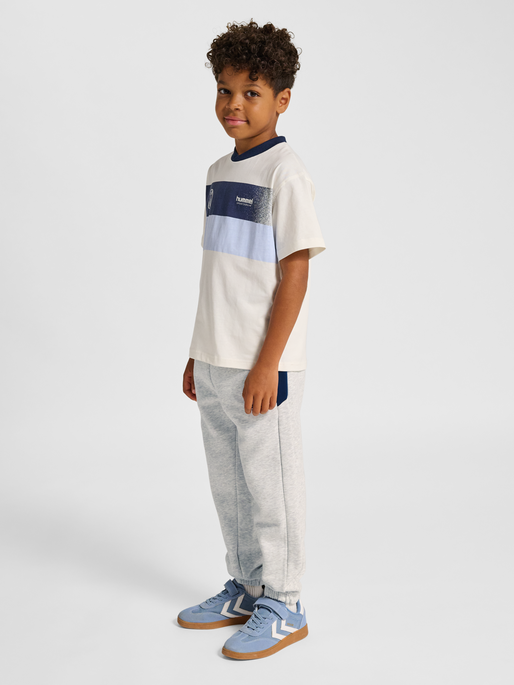 hmlJR LOOSE BLOCKED SWEATPANT, LIGHT GREY MELANGE, model