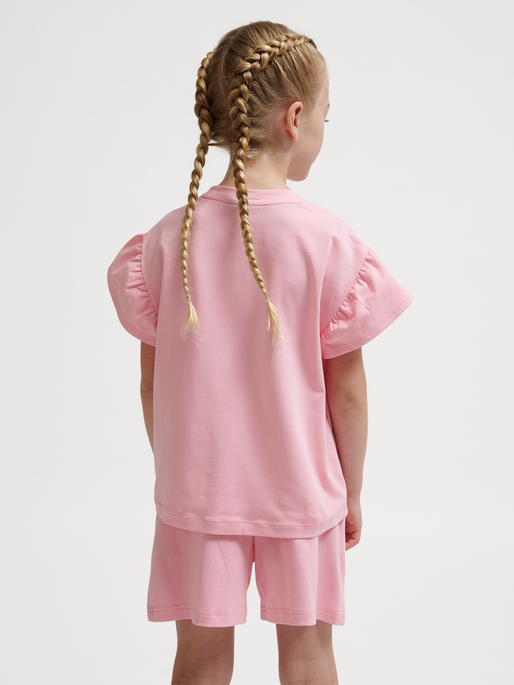 hmlDODI T-SHIRT S/S, CANDY PINK, model