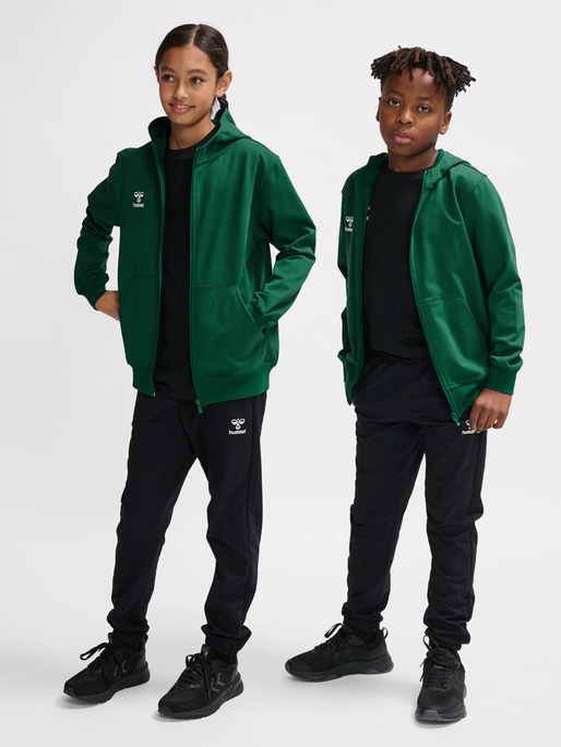 hmlGO 2.0 ZIP HOODIE KIDS, EVERGREEN, model