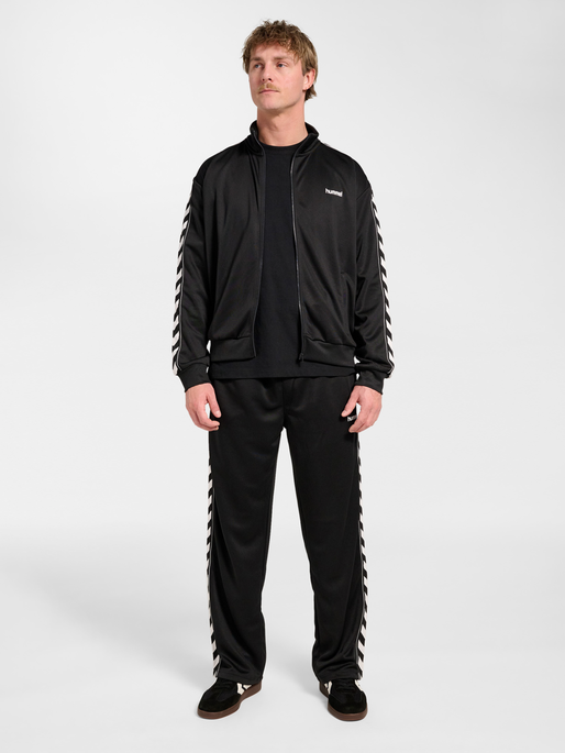 hmlCLUB CHEVRON TRACK TOP, BLACK, model