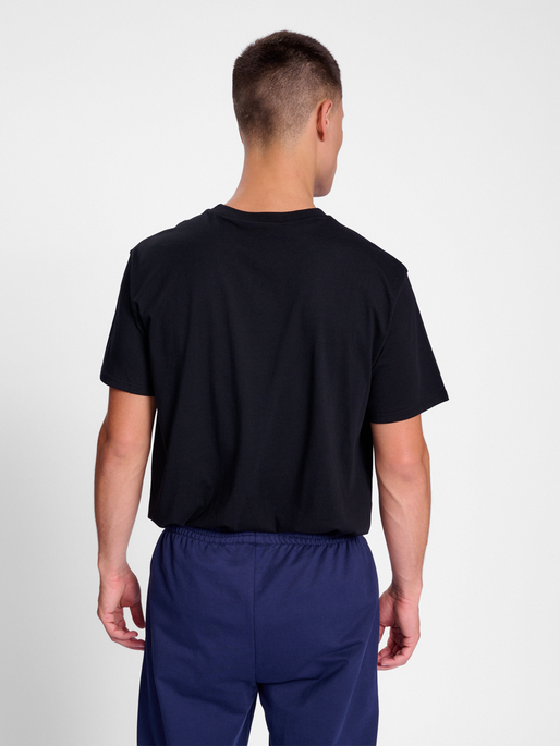 hmlGO 2.0 T-SHIRT S/S, BLACK, model