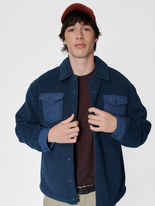 hmlFLEECE OVERSHIRT SPORTSWEAR, DRESS BLUES, model