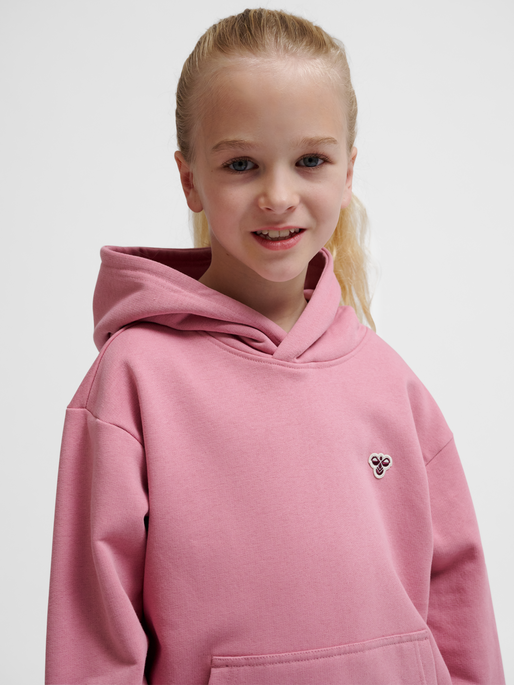 hmlJR LOOSE HOODIE BEE, POLIGNAC, model