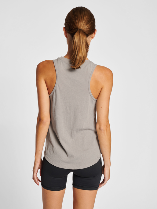 hmlMT VANJA TOP, PALOMA, model