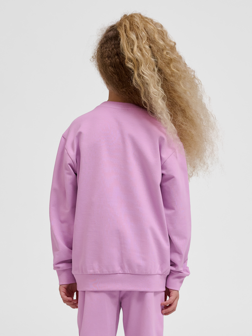 hmlTUKAS SWEATSHIRT, SMOKY GRAPE, model