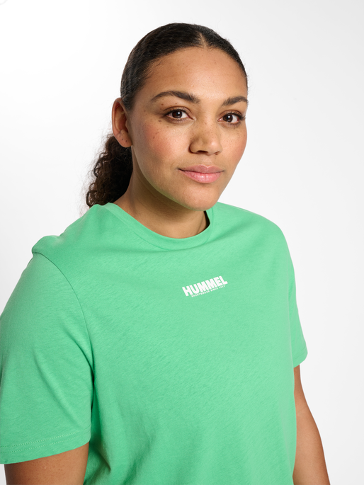 hmlLEGACY WOMAN T-SHIRT PLUS, GREEN SPRUCE, model