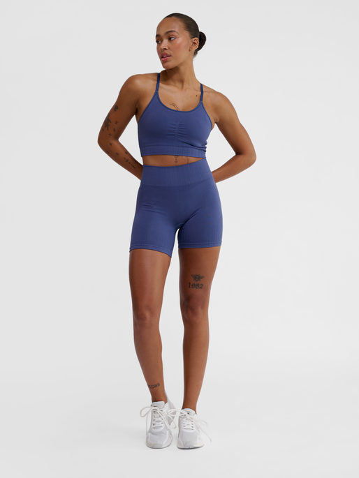 hmlMT DEFINE SEAML SCRUNCH SHORTS, BLUE INDIGO, model