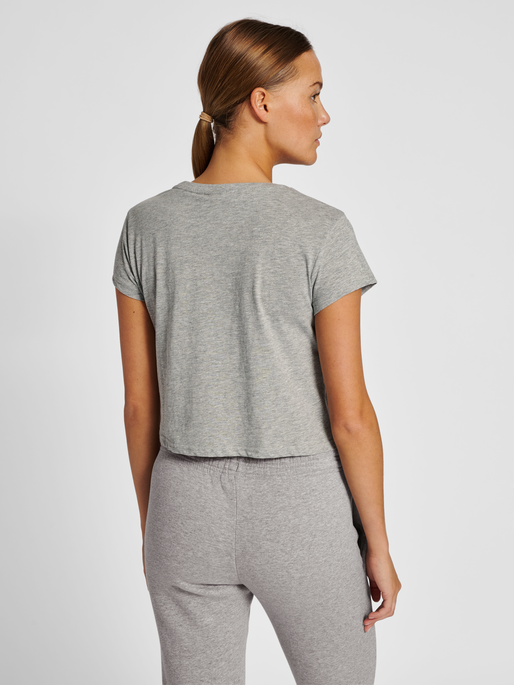 hmlLEGACY WOMAN CROPPED T-SHIRT, GREY MELANGE, model