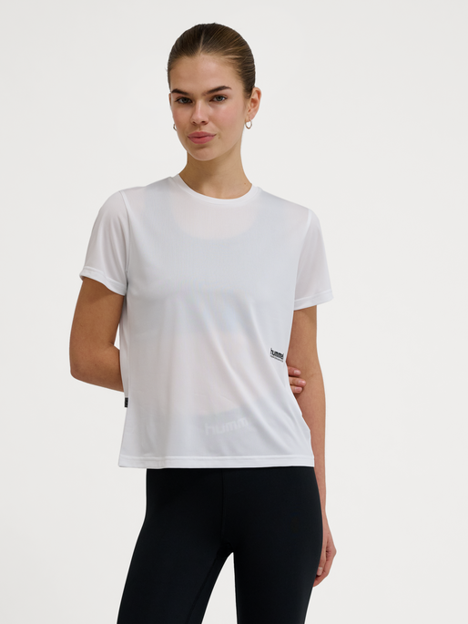 hmlPULSE WORKOUT W T-SHIRT S/S, WHITE, model