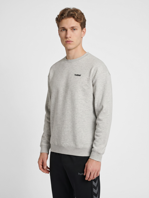 hmlKEEPER GRAPHIC CREWNECK, LIGHT GREY MELANGE, model