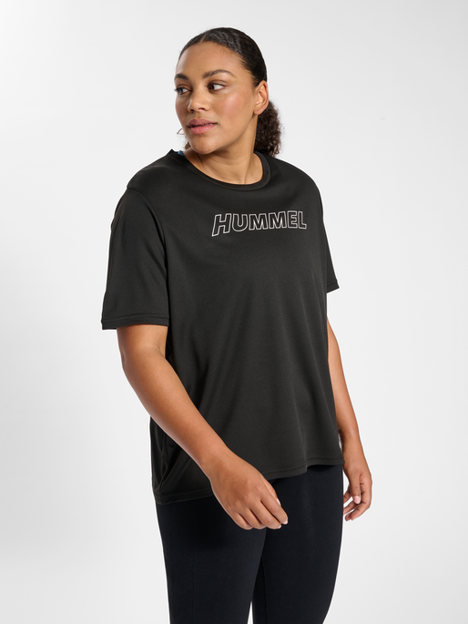 hmlTE CURVY T-SHIRT PLUS, BLACK, model