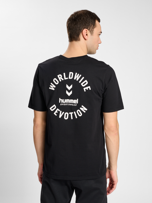 hmlLGC DEVOTION T-SHIRT, 2001, model