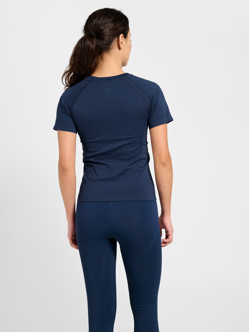 hmlFLOW T-SHIRT S/S, DRESS BLUES, model