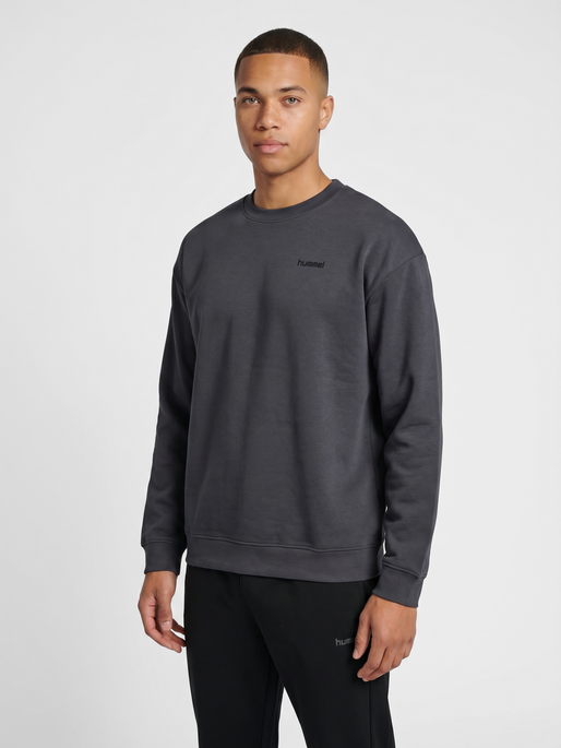hmlKEEPER GRAPHIC CREWNECK, EBONY, model