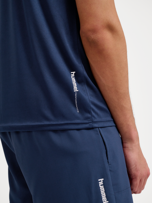 hmlPULSE TRAINING  T-SHIRT S/S, DRESS BLUES, model