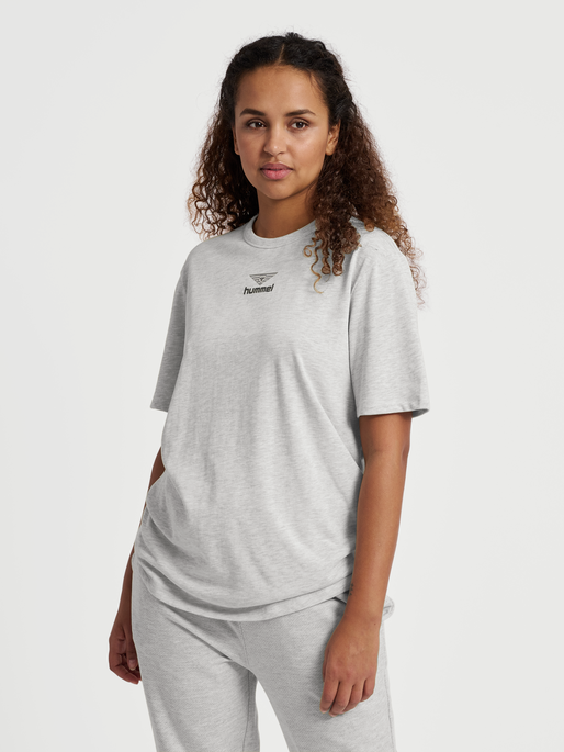 hmlHIVE LUCAS T-SHIRT, GREY MELANGE, model