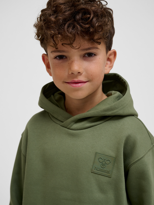 hmlCLEAN HOODIE, OLIVINE, model