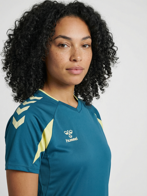 hmlCORE 2.0 JERSEY S/S WOMAN, CELESTIAL/PALE LIME YELLOW, model