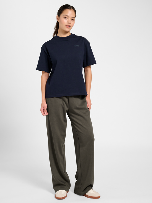 hmlKEEPER LOGO W T-SHIRT S/S, NIGHT SKY, model