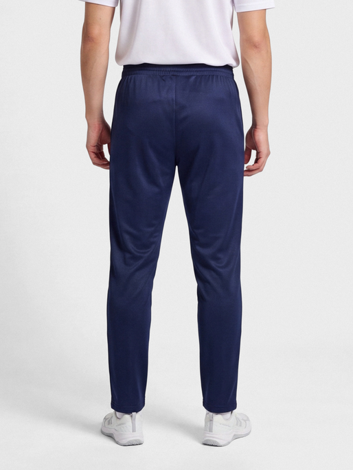 hmlESSENTIAL TRAINING PANTS, MARINE, model
