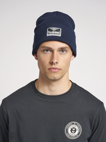 hmlEMIL BEANIE, DARK NAVY, model