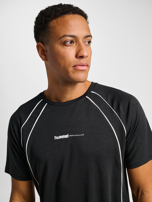 hmlPULSE TRAINING PRINT T-SHIRT SS, BLACK, model