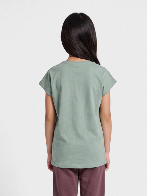 hmlMALIN T-SHIRT S/S, CHINOIS GREEN, model