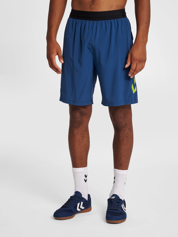 hmlLEAD PRO TRAINING SHORTS, LIME PUNCH, model