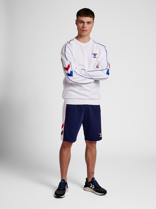 hmlIC DURBAN SWEATSHIRT, WHITE, model
