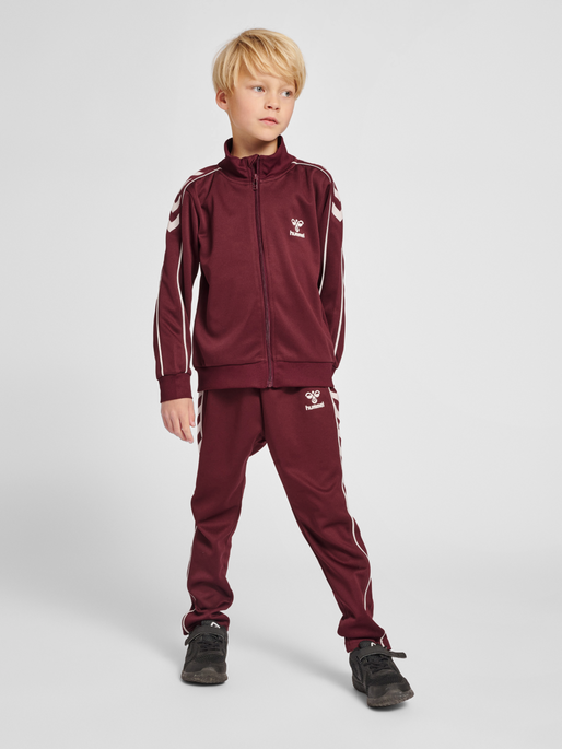 hmlTRACK TRACKSUIT, WINDSOR WINE, model