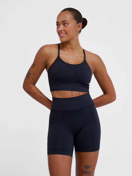 hmlMT DEFINE SEAMLESS PADDED BRA, BLACK, model