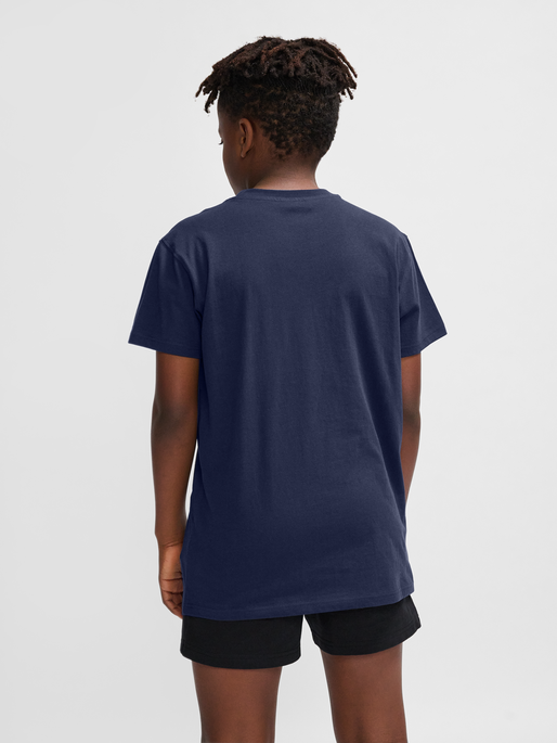 hmlGO 2.0 T-SHIRT S/S KIDS, MARINE, model