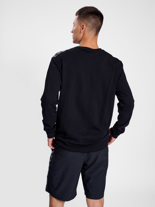 hmlAUTHENTIC CO TRAINING SWEAT, BLACK, model