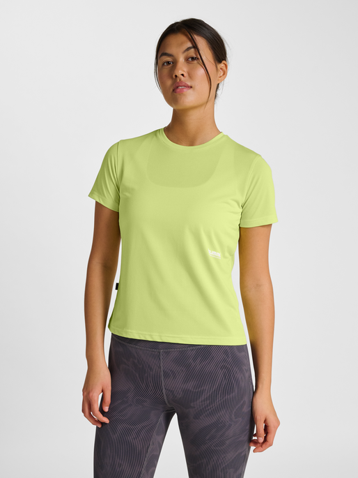 hmlPULSE WORKOUT W T-SHIRT S/S, SHADOW LIME, model