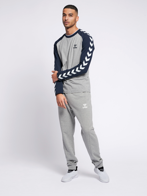hmlMARK T-SHIRT L/S, GREY MELANGE, model