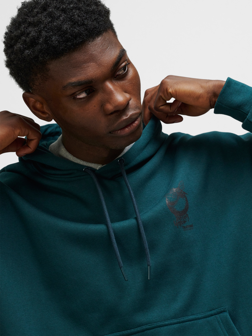 hmlLOOSE HOODIE WRONG YELLOW, PONDEROSA PINE, model