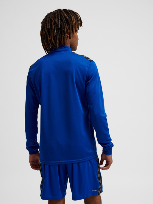 hmlAUTHENTIC HALF ZIP SWEAT, TRUE BLUE, model