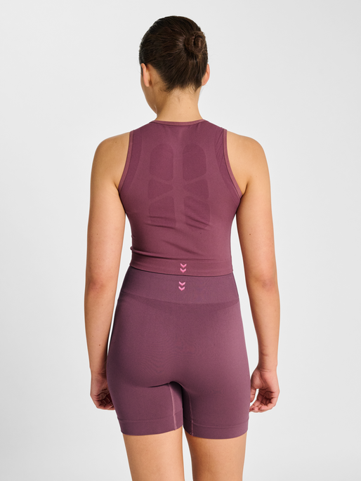 hmlHIIT SEAMLESS W TOP, NOCTURNE, model