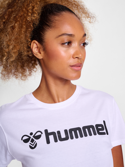 hmlGO 2.0 LOGO T-SHIRT S/S WOMAN, WHITE, model