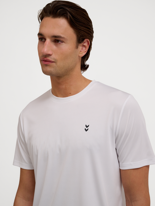 hmlPULSE TRAINING  T-SHIRT S/S, WHITE, model