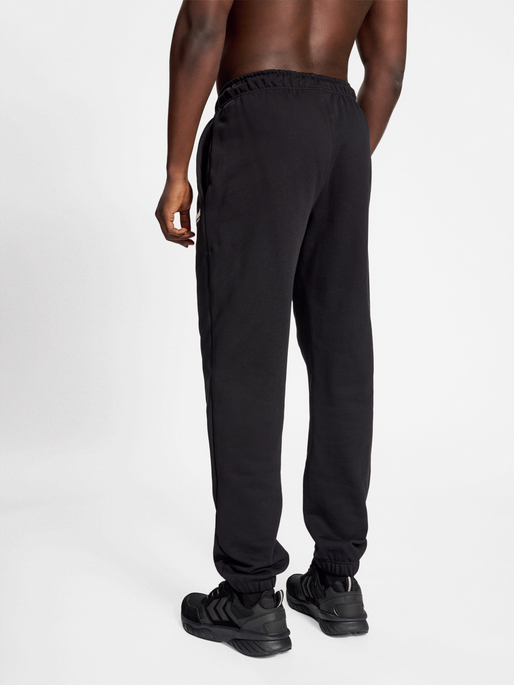 hmlLGC NATE SWEATPANTS, BLACK, model