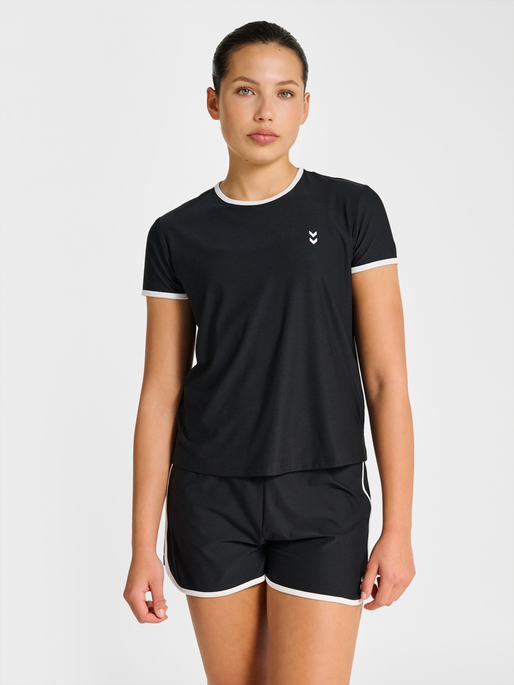 hmlPULSE CIMA T-SHIRT S/S, BLACK, model