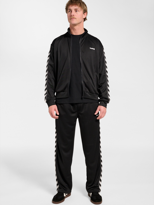 hmlCLUB CHEVRON TRACK TOP, BLACK, model