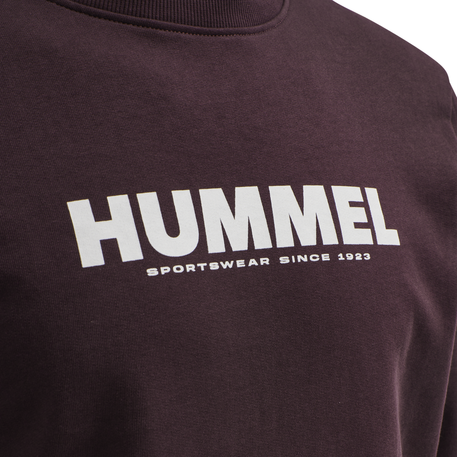 hmlLEGACY SWEATSHIRT, FUDGE, packshot