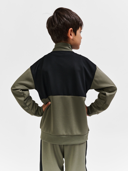 hmlODIN ZIP JACKET, DUSTY OLIVE, model
