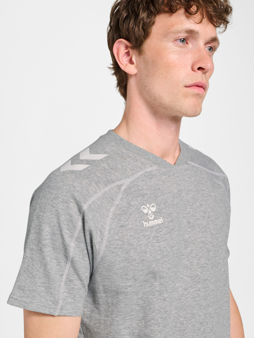 hmlMOVE 2.0 T-SHIRT S/S, GREY MELANGE, model
