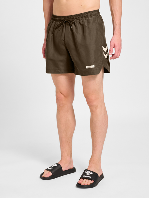 hmlPULSE SWIM SHORTS, MAJOR BROWN, model