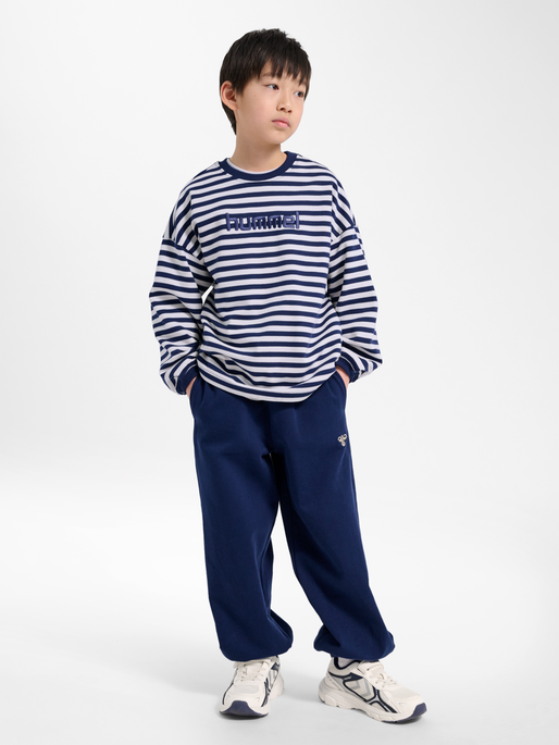 hmlJR GEGGO STRIPE SWEATSHIRT, MEDIEVAL BLUE, model