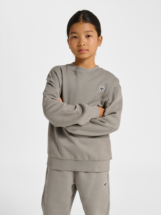 hmlJR LOOSE CREWNECK BEE, ROCK RIDGE, model